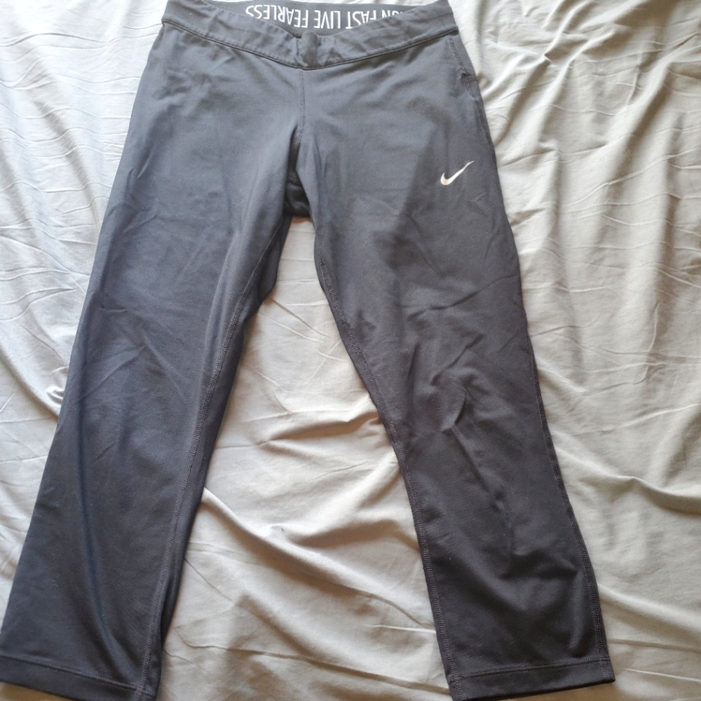Nike cropped leggings